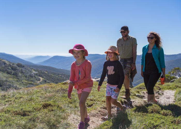 Family hiking in Thredbo