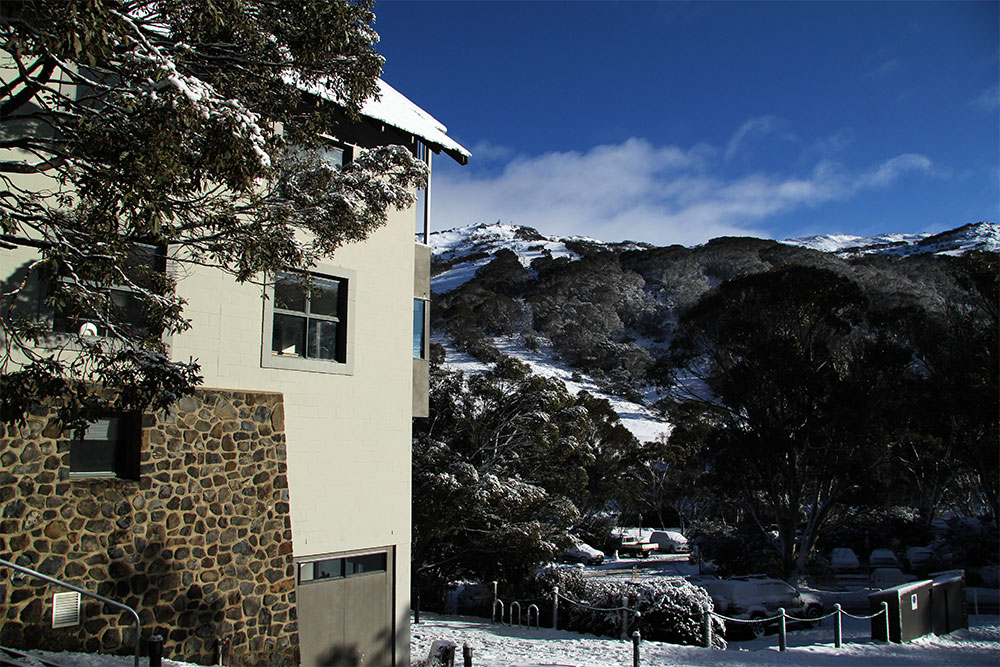 Boali lodge is just 2 minutes' walk from the Kosciuszko chairlift in the heart of Thredbo Village